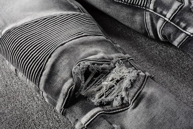 Balmain मोटो-स्टाइल distressed ग्रे जीन्स 9