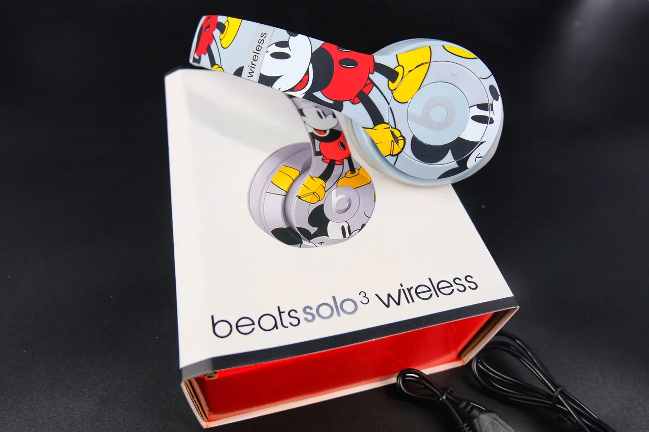 Beats Solo 3 Disney Mickey Mouse Light Blue سماعات فوق الأذن 4
