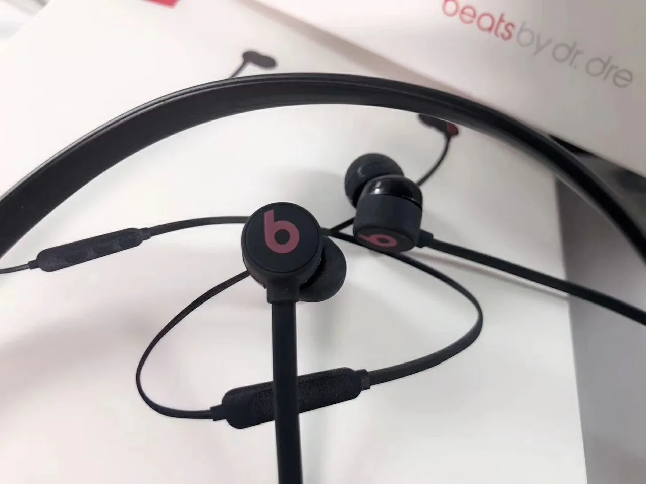 Beats X White Red Neckband Design Flexible Cable Sports Earphones 8