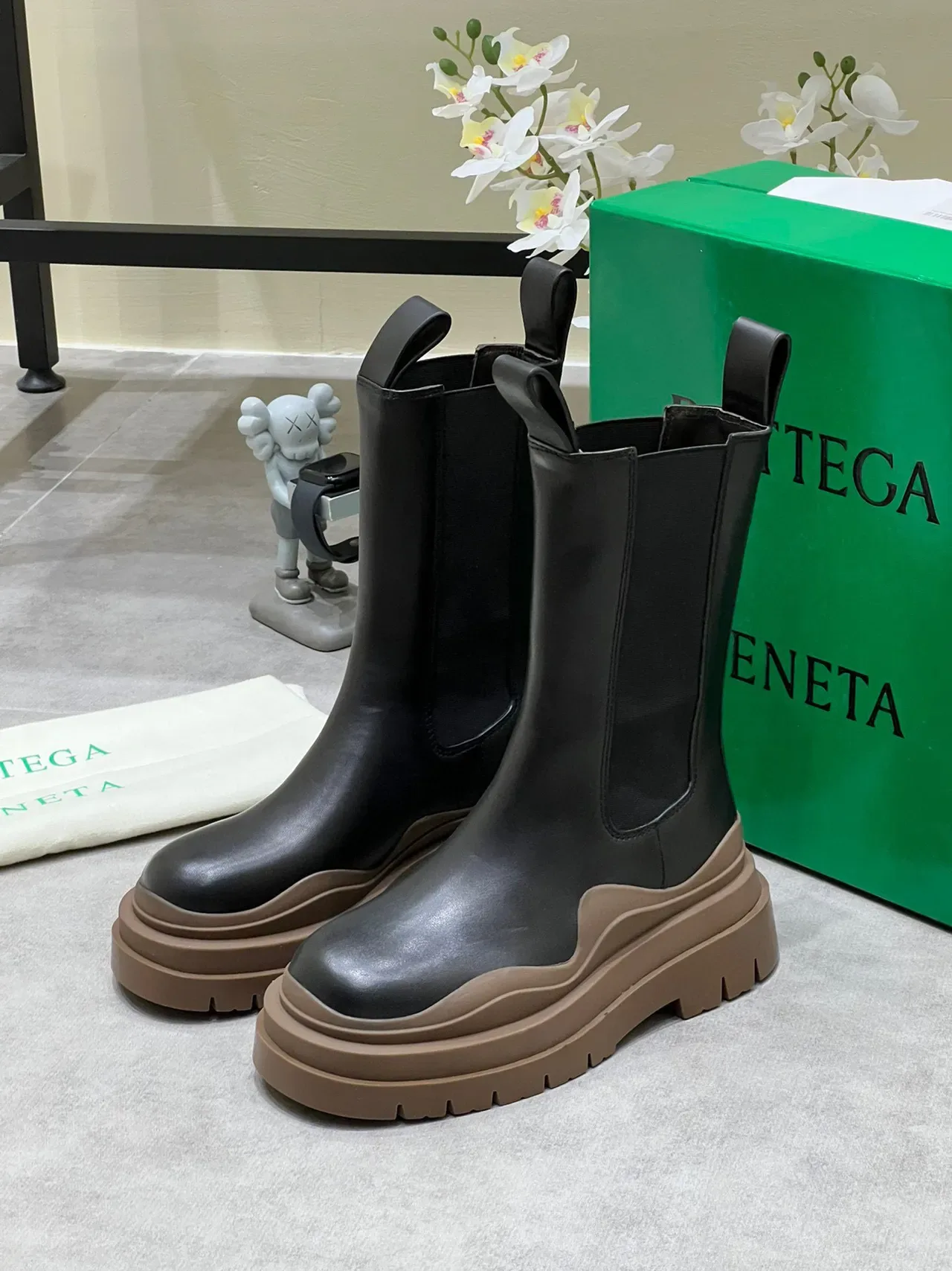 Bottega Veneta Andiamo Black and Tan Chunky Chelsea Ankle Boots 9