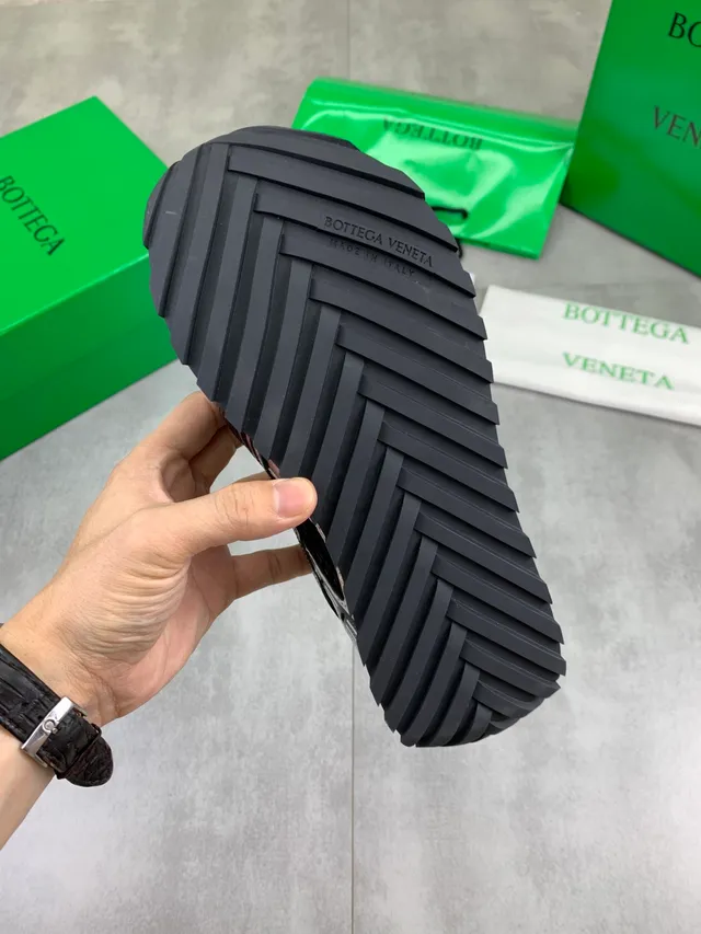 Bottega Veneta Baskets Lifestyle en Maille Métallique Noire et Argent 3
