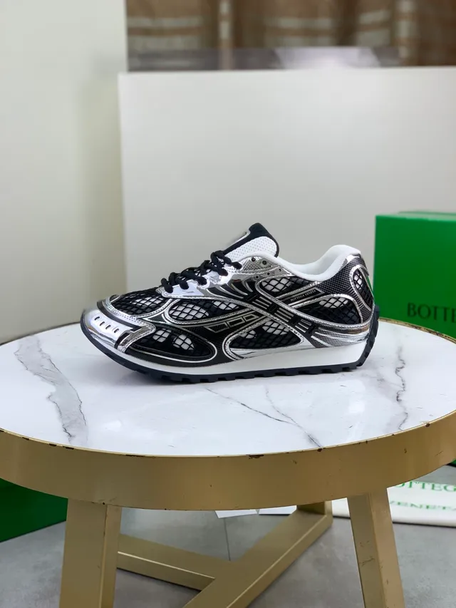 Bottega Veneta Baskets Lifestyle en Maille Métallique Noire et Argent 5