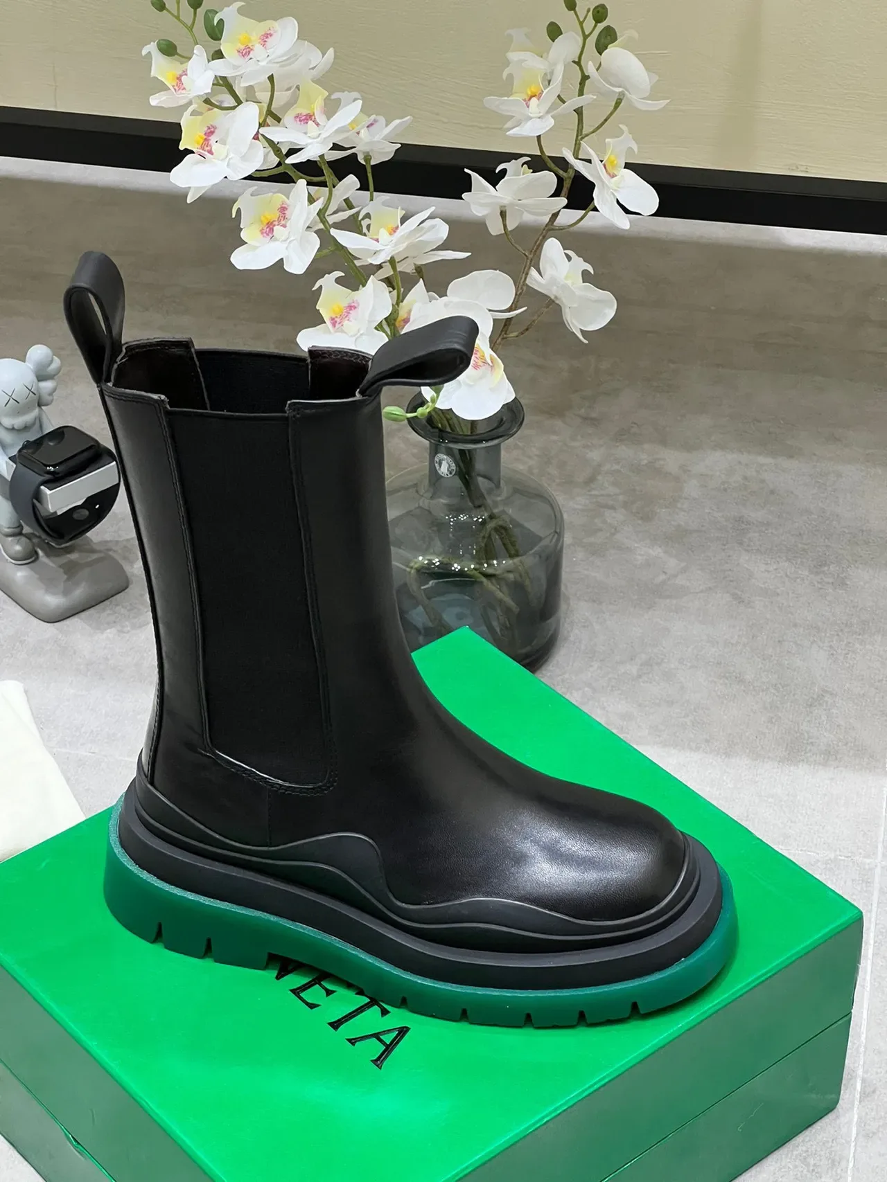 Bottega Veneta Black Green Smooth Leather Elastic Side Gussets Ankle Boots 2