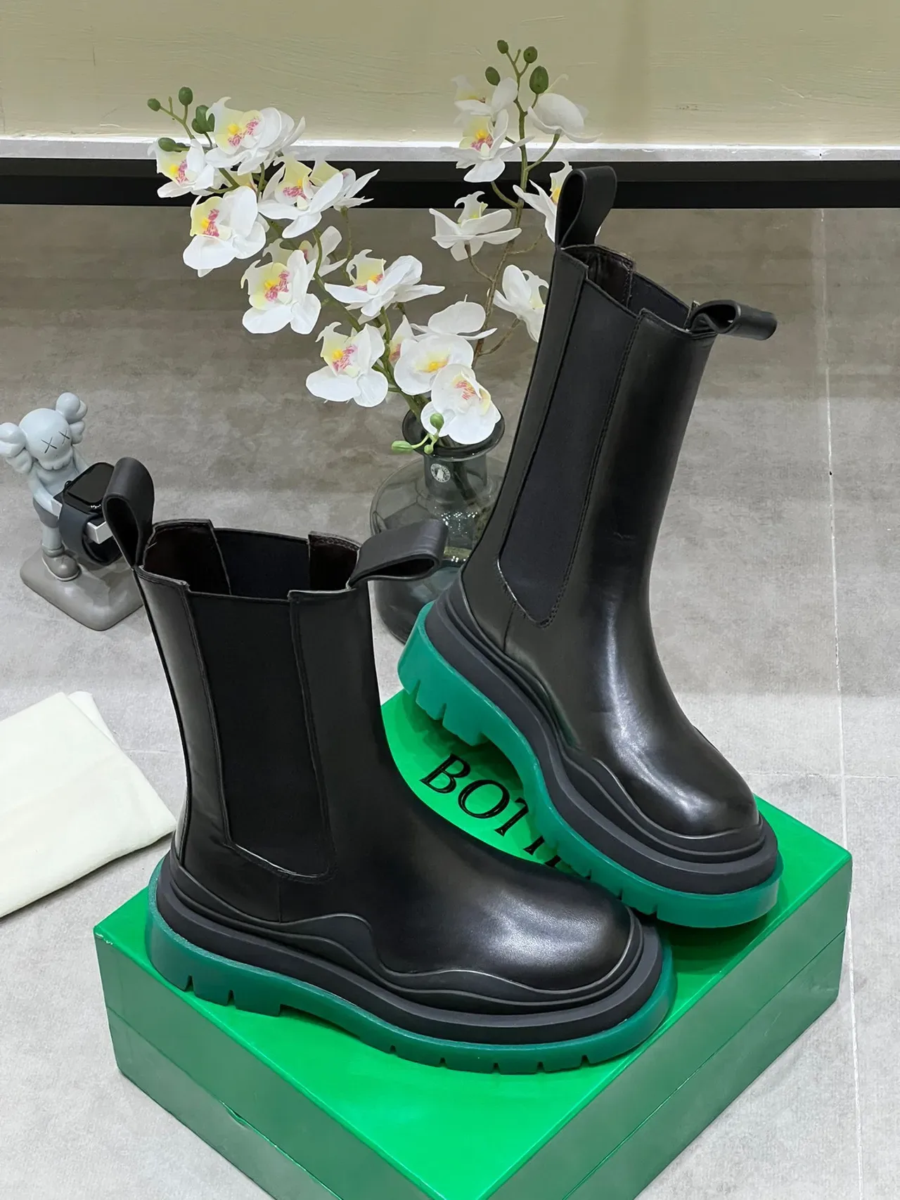 Bottega Veneta Black Green Smooth Leather Elastic Side Gussets Ankle Boots 3