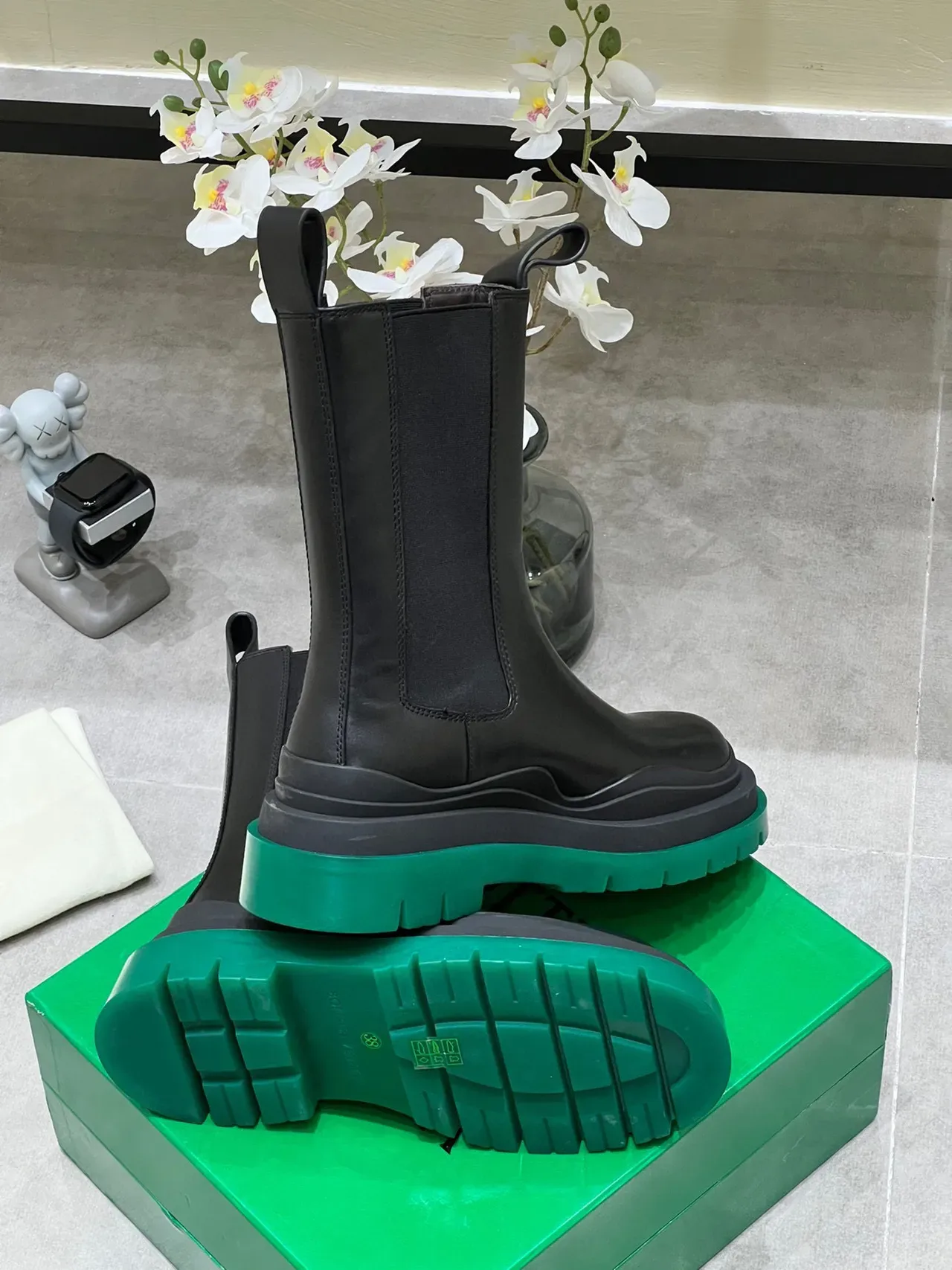 Bottega Veneta Black Green Smooth Leather Elastic Side Gussets Ankle Boots 4