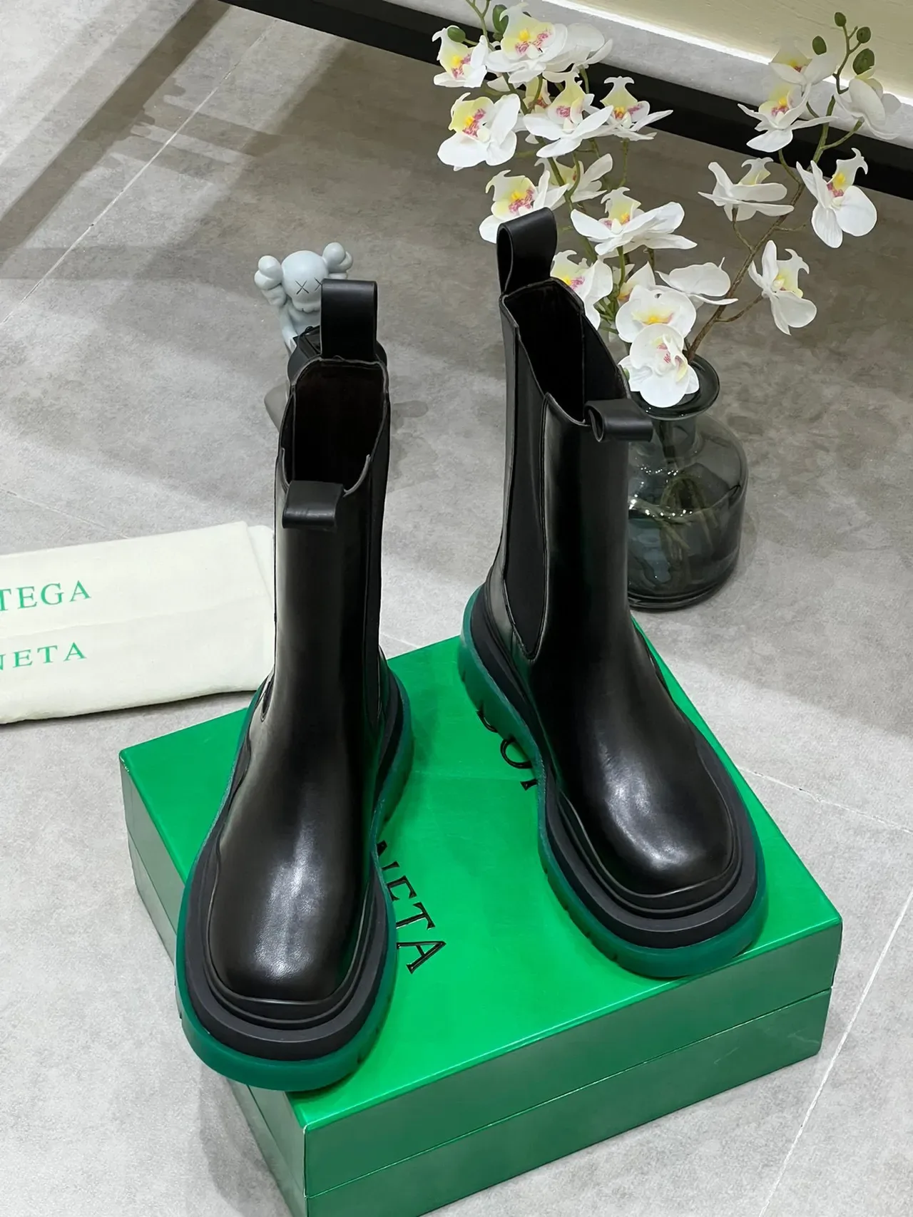 Bottega Veneta Black Green Smooth Leather Elastic Side Gussets Ankle Boots 7