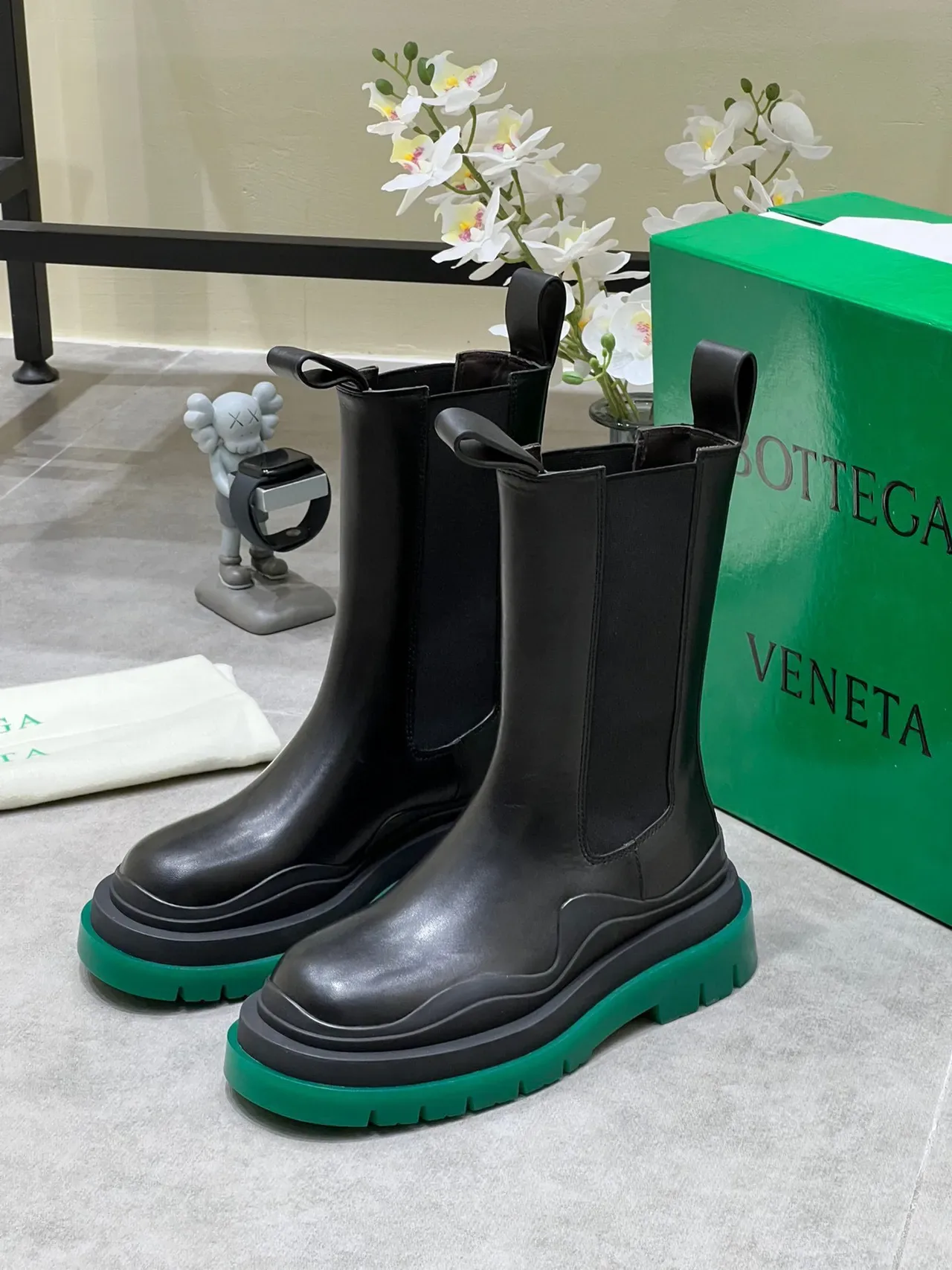 Bottega Veneta Black Green Smooth Leather Elastic Side Gussets Ankle Boots 8