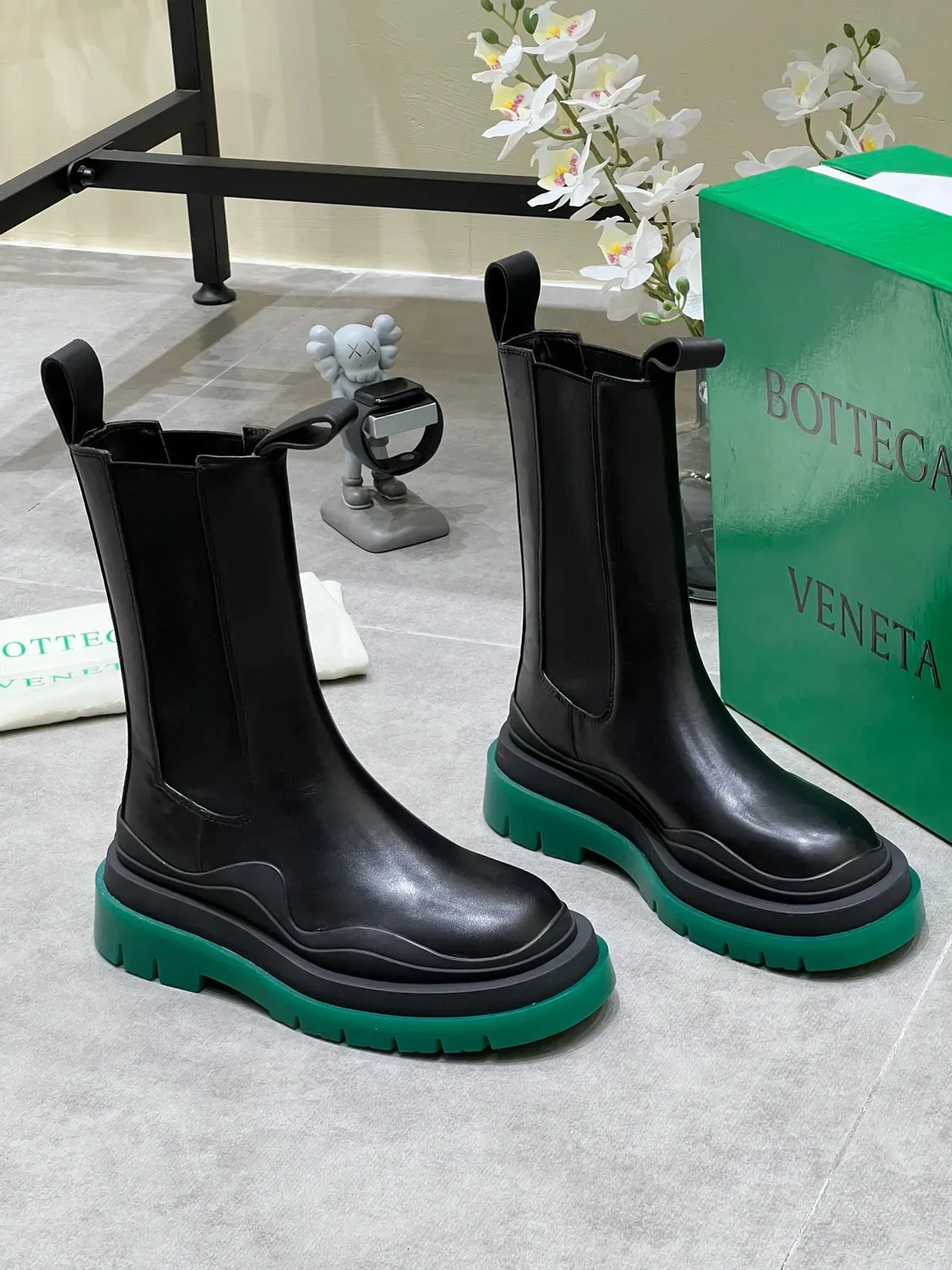Bottega Veneta Black Green Smooth Leather Elastic Side Gussets Ankle Boots 9