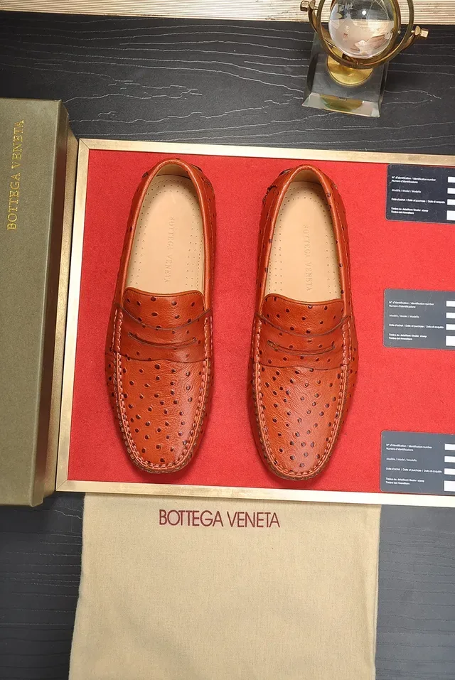 Bottega Veneta Mocassin en Cuir d'Autruche Marron Beige Perforé Bride Penny 5