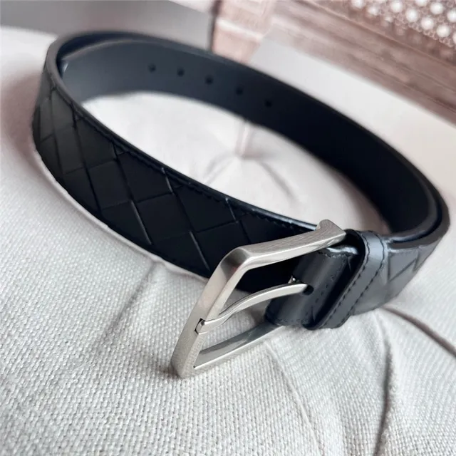 Bottega Veneta Intrecciato Cinturón de cuero negro trenzado mate con hebilla 5