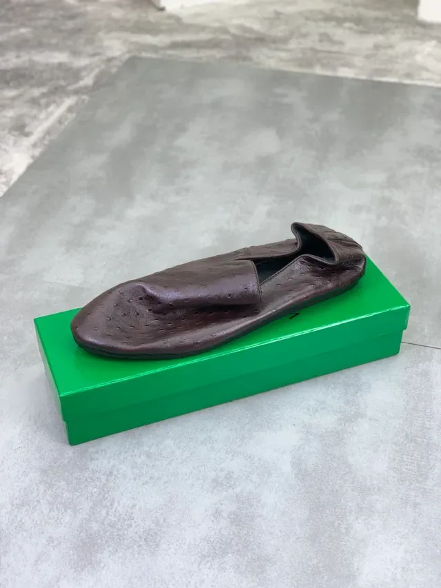 Bottega Veneta Mocassin Brun en Cuir d'Avestruz Embossé 4