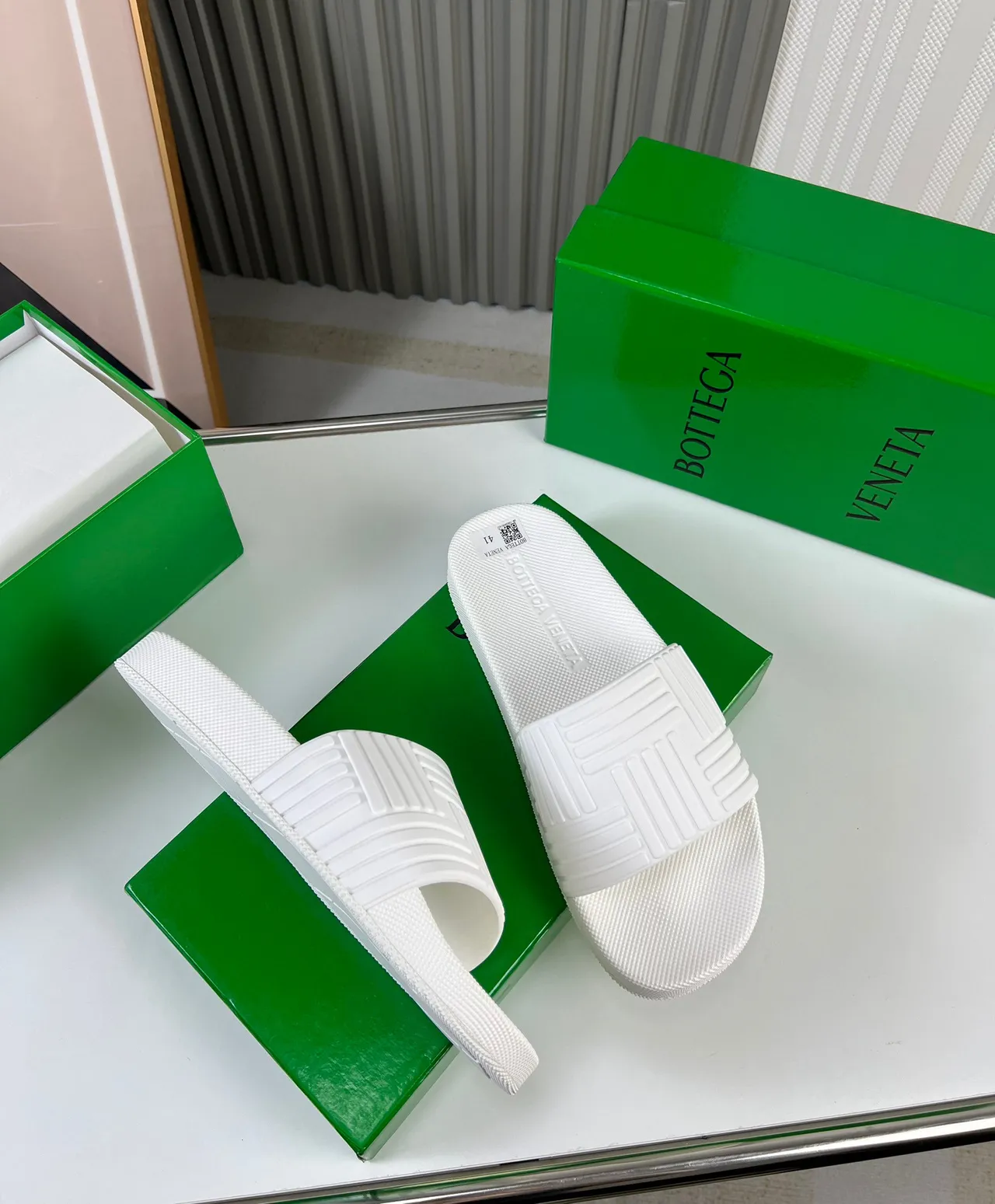 Bottega Veneta Sardine Blanche Pantoufle en Caoutchouc Moulé 6