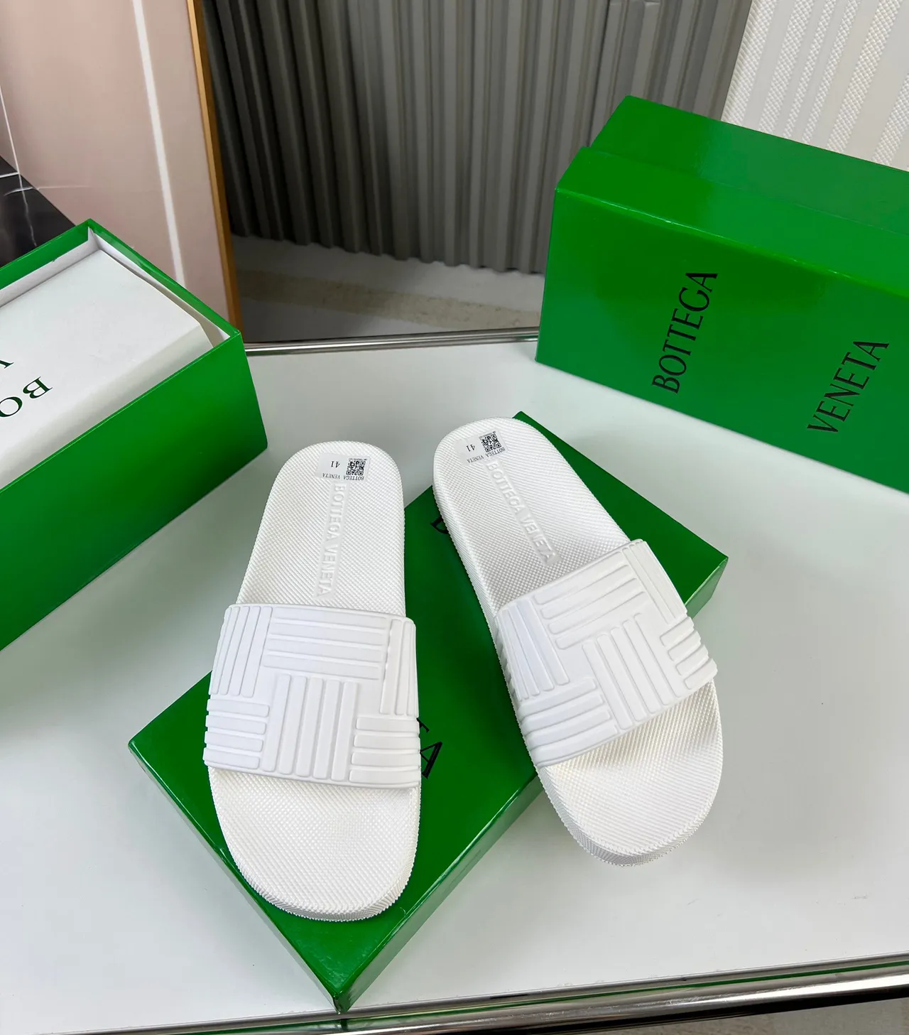 Bottega Veneta Sardine Blanche Pantoufle en Caoutchouc Moulé 8