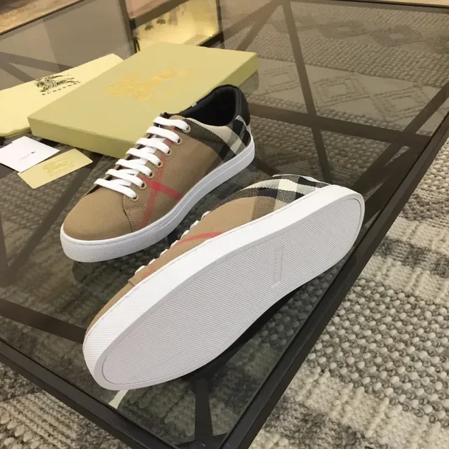 Burberry বেইজ লাল ক্যানভাস উপর Nova Check প্যানেলিং স্নিকার 2