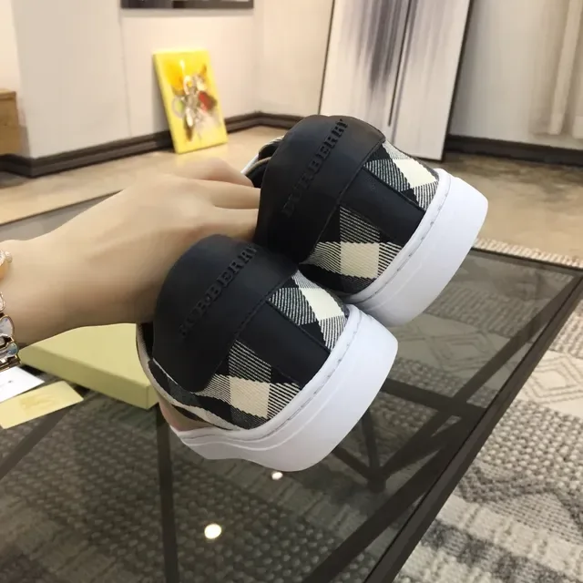 Burberry বেইজ লাল ক্যানভাস উপর Nova Check প্যানেলিং স্নিকার 3