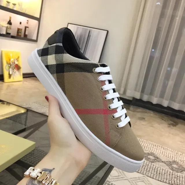 Burberry বেইজ লাল ক্যানভাস উপর Nova Check প্যানেলিং স্নিকার 4