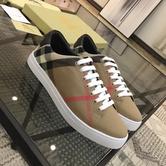 Burberry বেইজ লাল ক্যানভাস উপর Nova Check প্যানেলিং স্নিকার 5