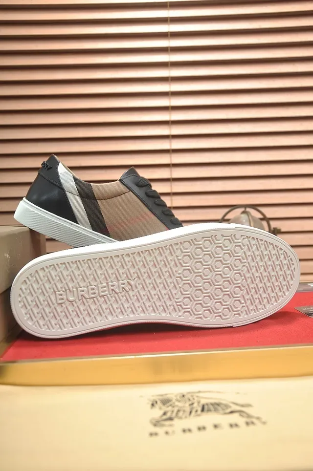 Burberry Preto Bege Low-Top Couro e Tecido com Painéis Lifestyle Sneakers 2