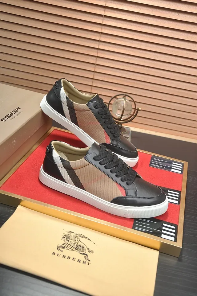 Burberry Preto Bege Low-Top Couro e Tecido com Painéis Lifestyle Sneakers 3