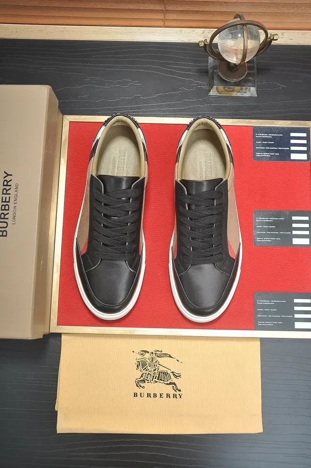Burberry Preto Bege Low-Top Couro e Tecido com Painéis Lifestyle Sneakers 4