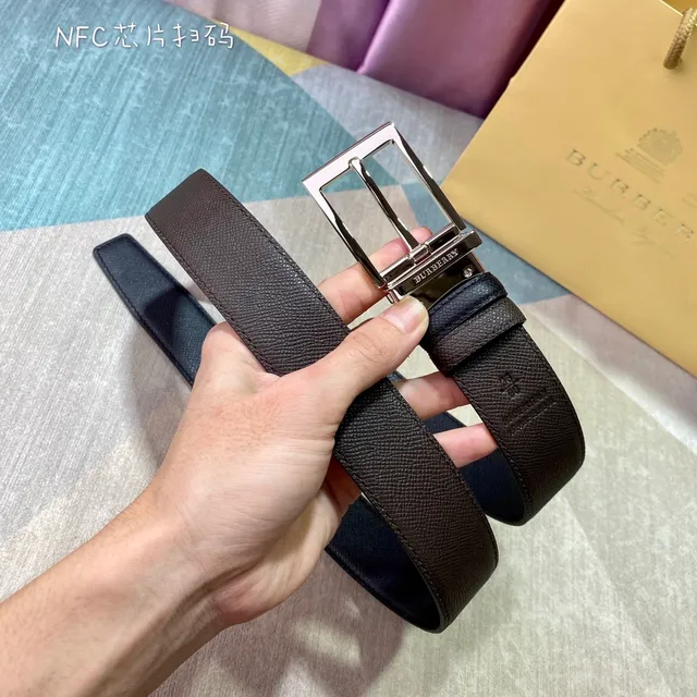 Burberry 黑色棕色纹理粒面可逆双耳扣皮带 6