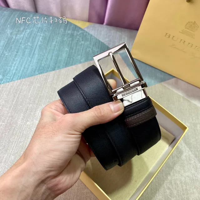 Burberry 黑色棕色纹理粒面可逆双耳扣皮带 8
