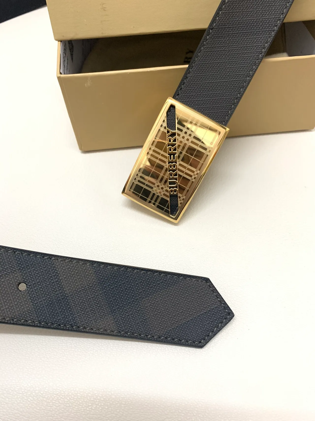 Burberry Black Gold Check-Patterned Strap Rectangular Buckle Leather Belt 6