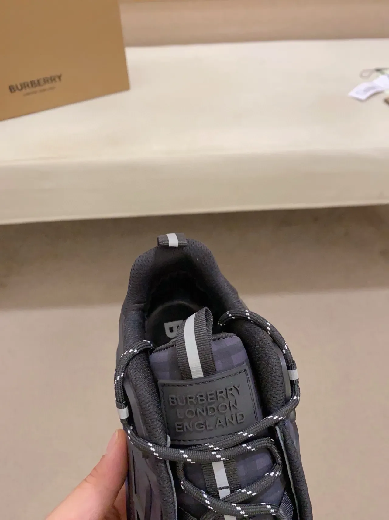 Burberry Noir et Gris Semelle Rugged Semelle supérieure en maille technique et nylon Baskets chunky 4