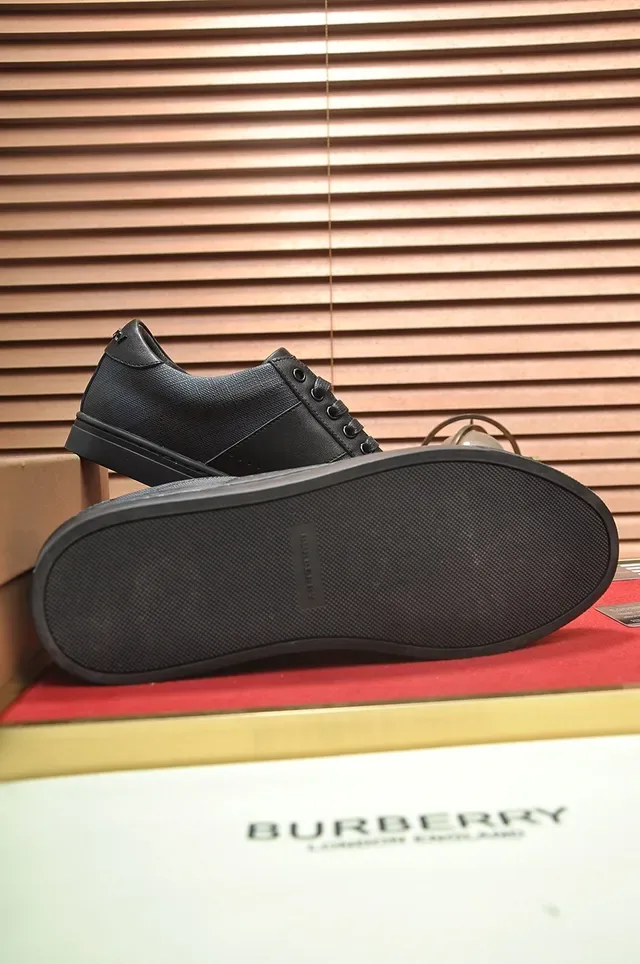 Burberry Chaussures Lifestyle Noires à tige basse en matériau mixte 2