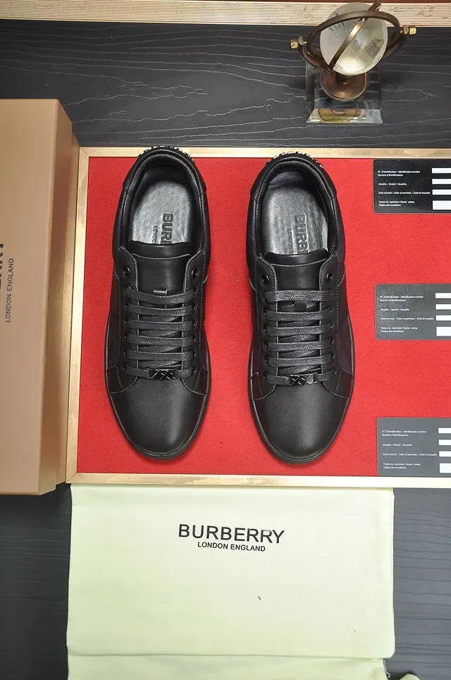 Burberry Chaussures Lifestyle Noires à tige basse en matériau mixte 3
