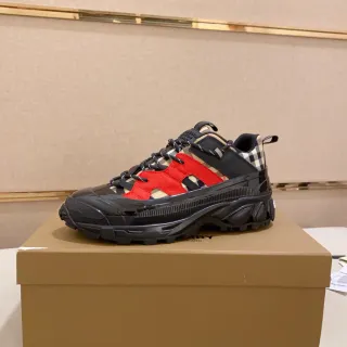 Burberry কালো লাল সোল চেক প্যাটার্ন হিল চাঙ্কি স্নিকার্স