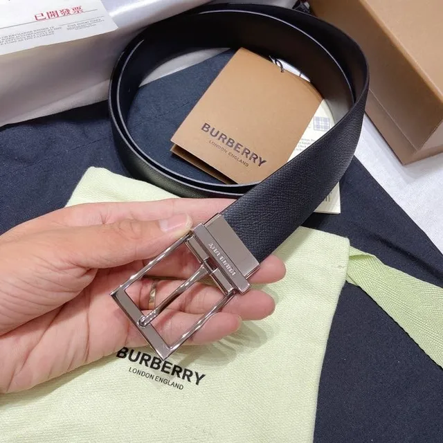 Burberry Black Silver Textured Grain Reversible Buckle Leather Belt 3