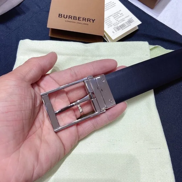 Burberry Black Silver Textured Grain Reversible Buckle Leather Belt 5