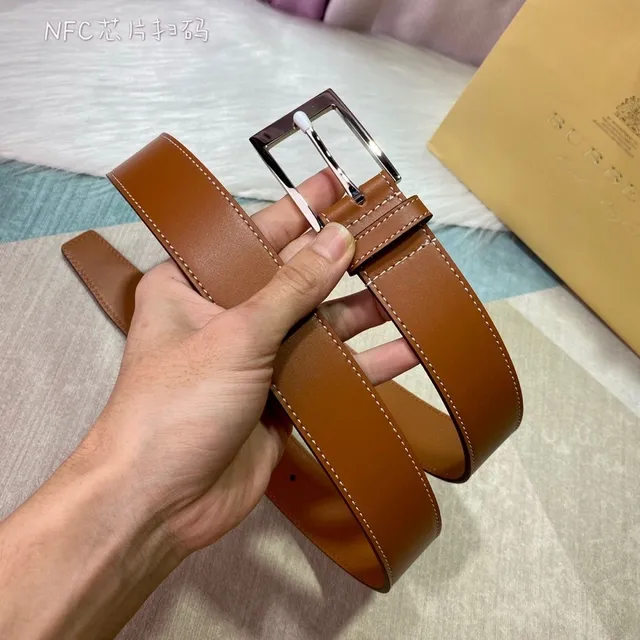 Burberry বাদামী বেইজ মসৃণ তান সাদা বিরুদ্ধ সেলাই চামড়া বেল্ট 3