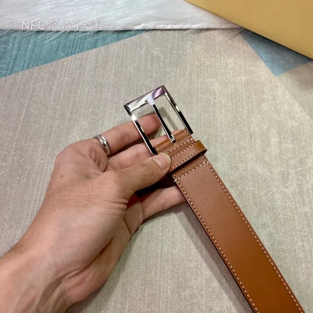 Burberry বাদামী বেইজ মসৃণ তান সাদা বিরুদ্ধ সেলাই চামড়া বেল্ট 4