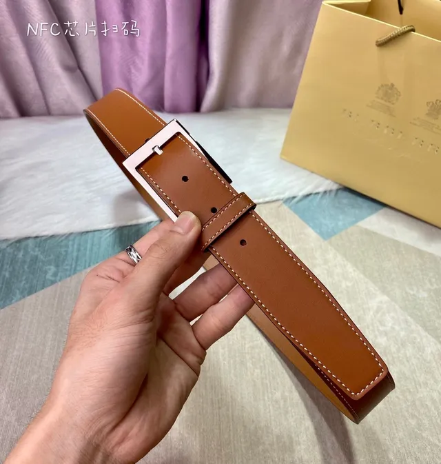 Burberry বাদামী বেইজ মসৃণ তান সাদা বিরুদ্ধ সেলাই চামড়া বেল্ট 5
