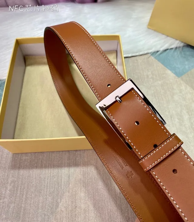 Burberry বাদামী বেইজ মসৃণ তান সাদা বিরুদ্ধ সেলাই চামড়া বেল্ট 6