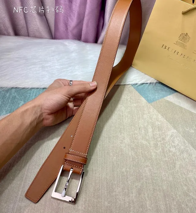 Burberry বাদামী বেইজ মসৃণ তান সাদা বিরুদ্ধ সেলাই চামড়া বেল্ট 7