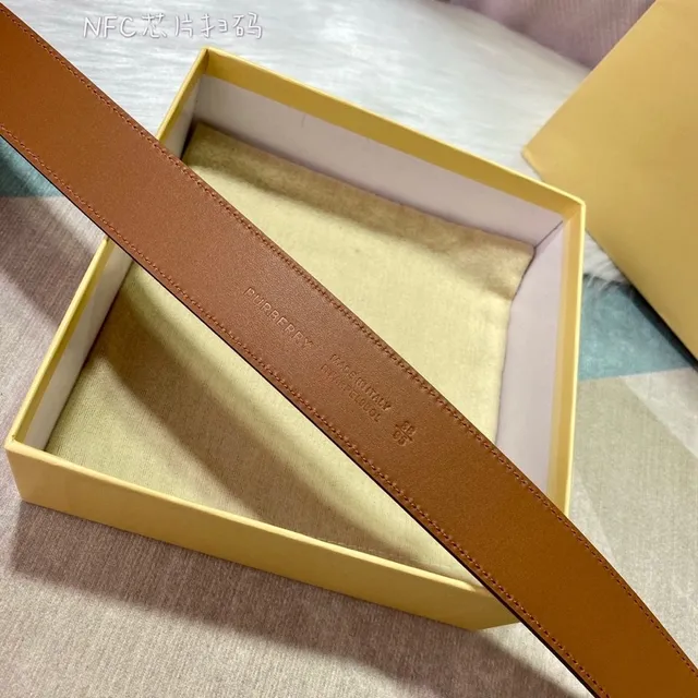 Burberry বাদামী বেইজ মসৃণ তান সাদা বিরুদ্ধ সেলাই চামড়া বেল্ট 8