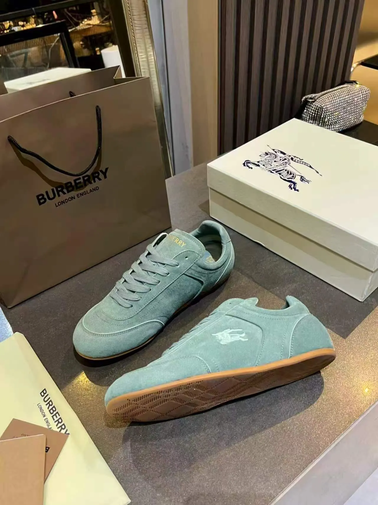Burberry Vert Beige Daim Partie Supérieure Silhouette Basse Lifestyle Sneakers 3