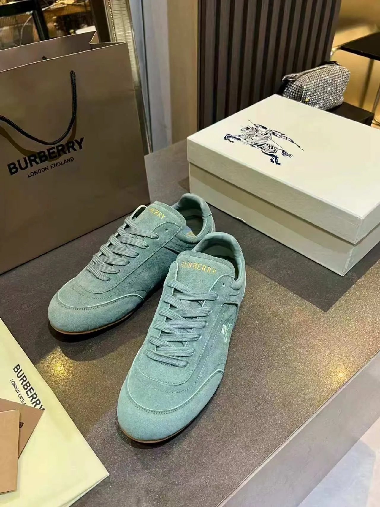 Burberry Vert Beige Daim Partie Supérieure Silhouette Basse Lifestyle Sneakers 4