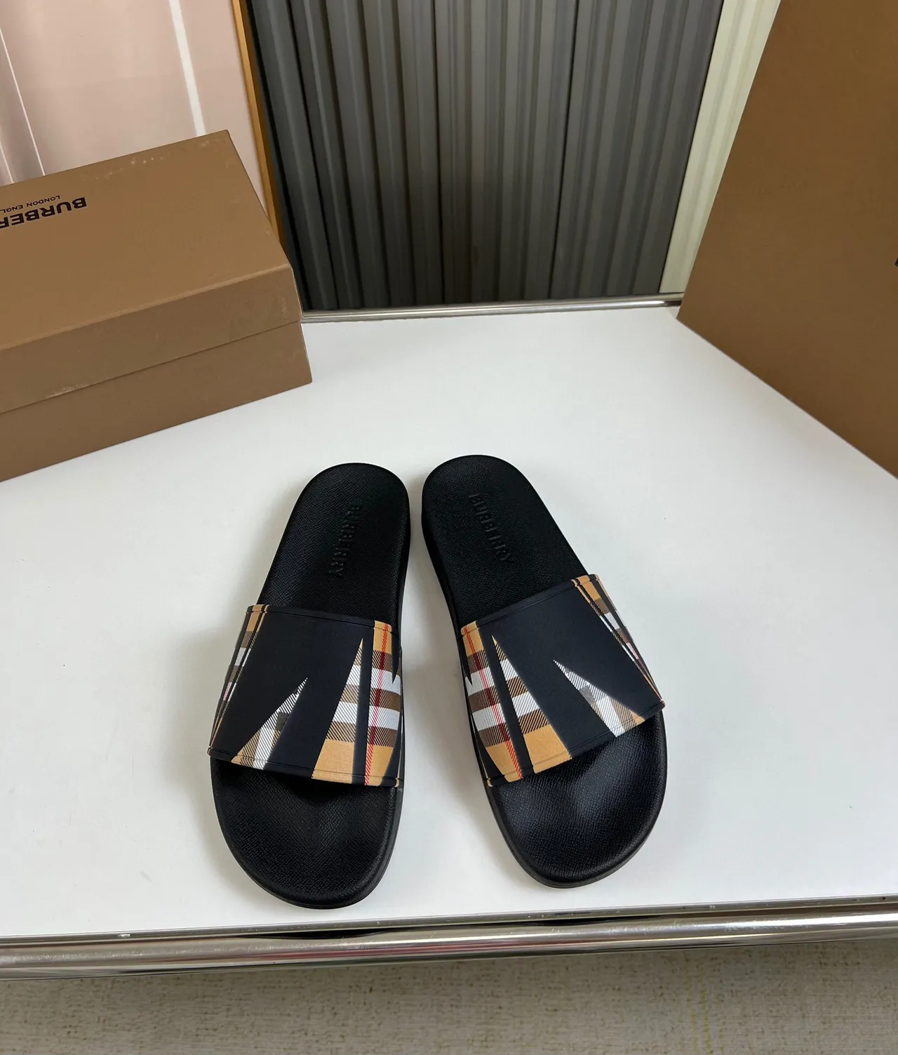 Burberry House Check Slide Slipper 2