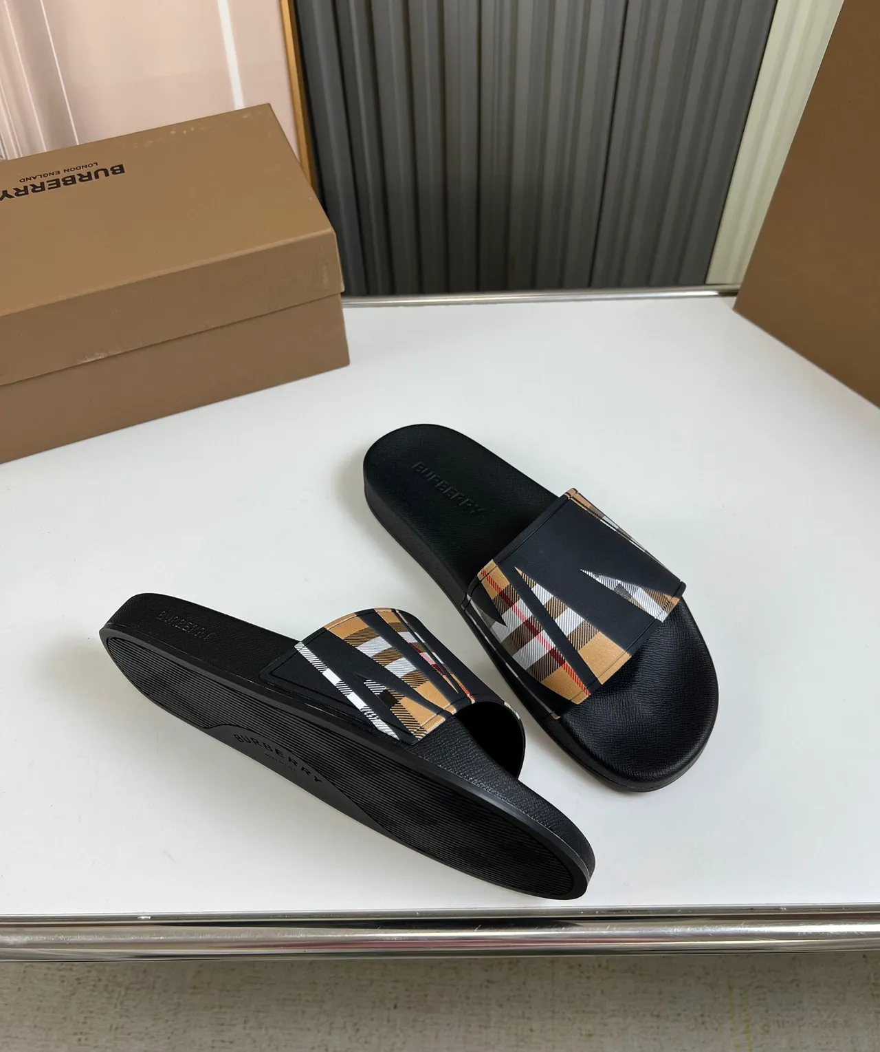 Burberry House Check Slide Slipper 6