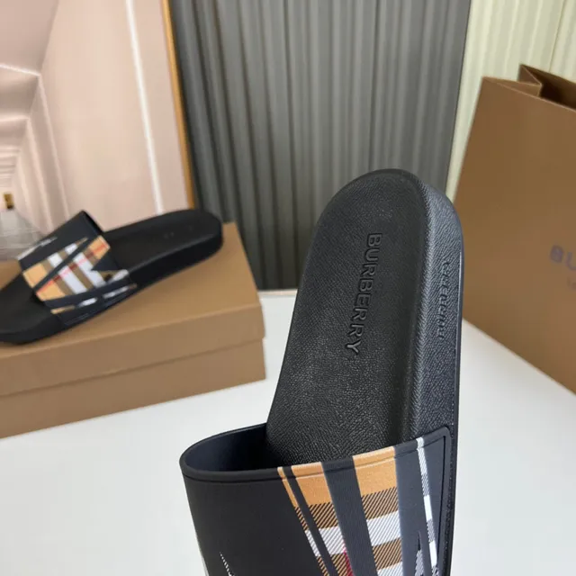 Burberry House Check Slide Slipper 8