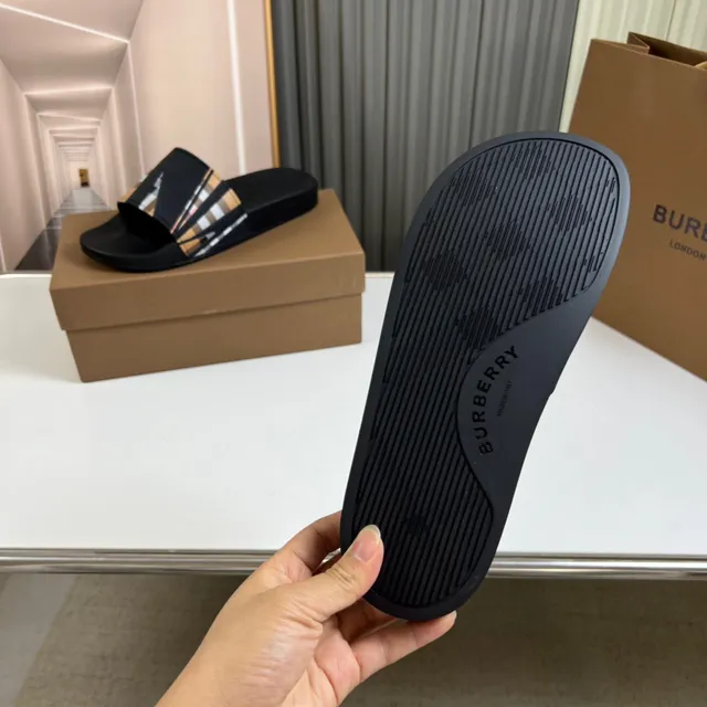 Burberry House Check Slide Slipper 9