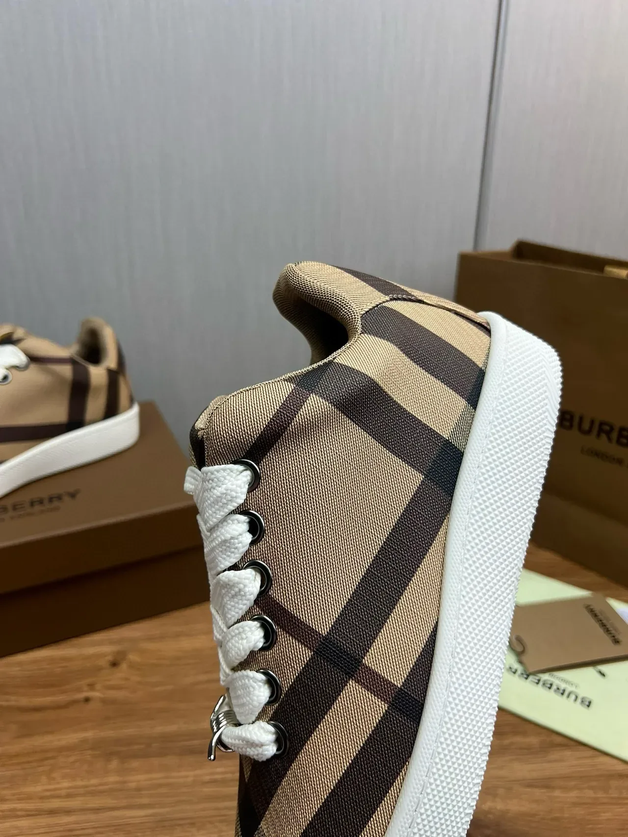 Burberry Knight Bege Marrom Nova Check Textil Superior Branco Borracha Cupsole Lifestyle Sneakers 3