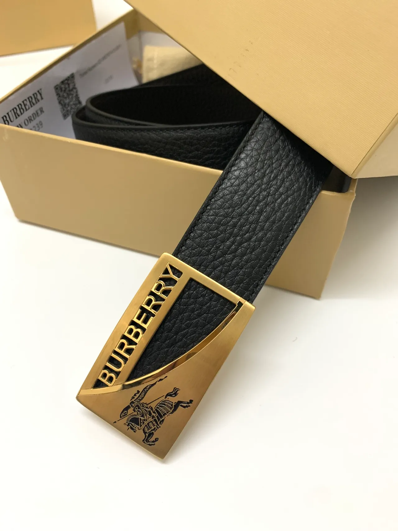 Burberry Knight কালো পেবল লেদার বেল্ট 2