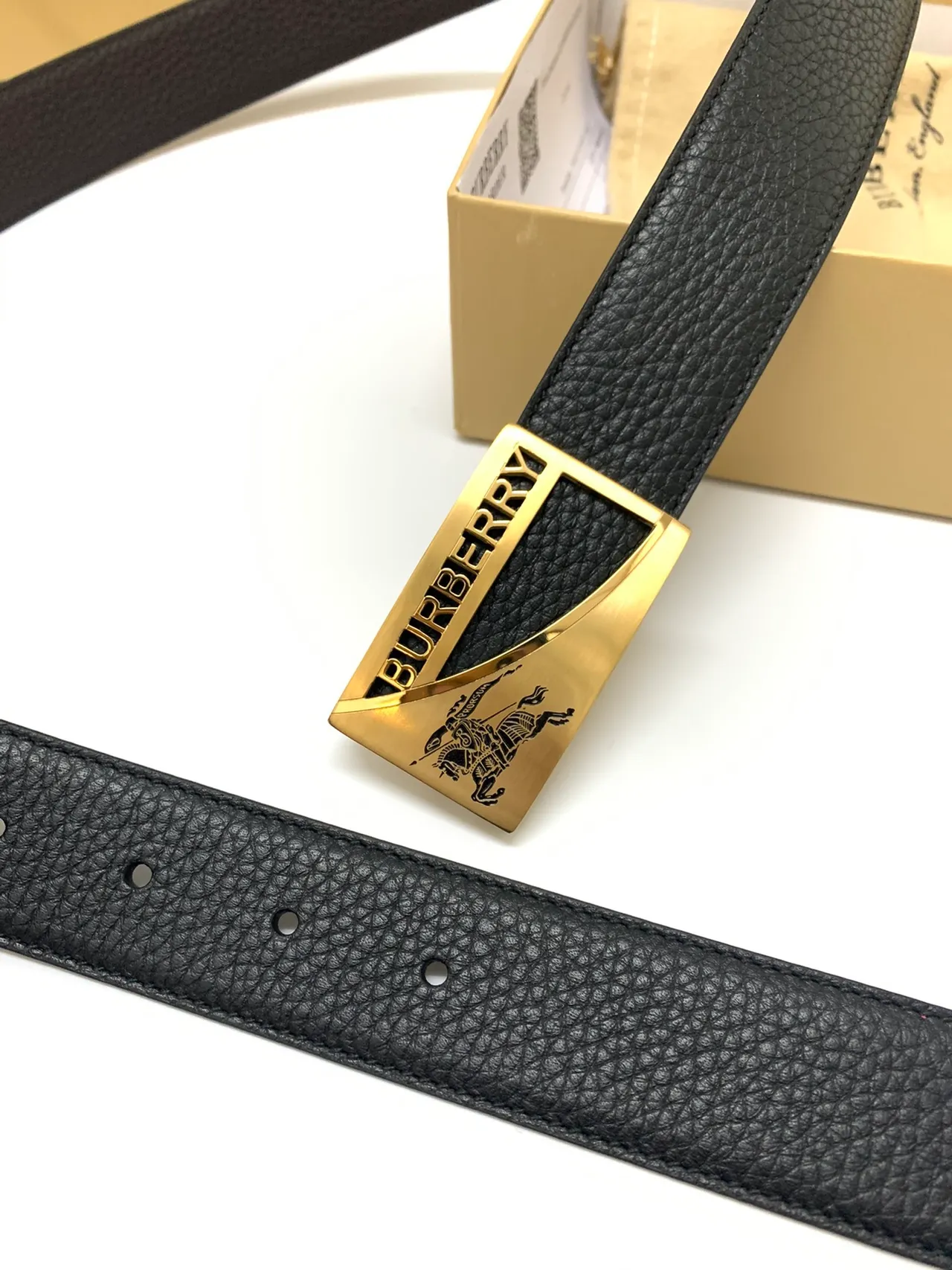 Burberry Knight কালো পেবল লেদার বেল্ট 4