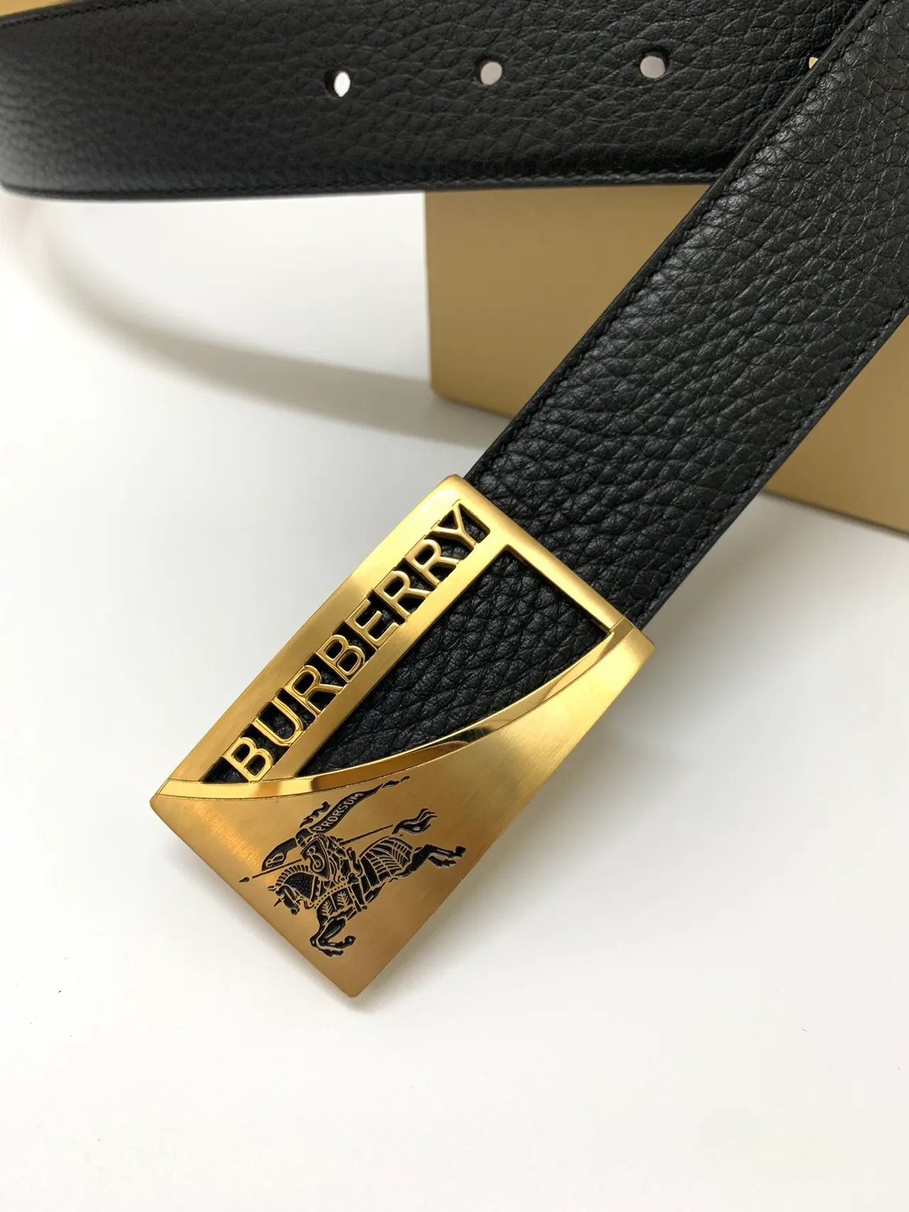 Burberry Knight কালো পেবল লেদার বেল্ট 6