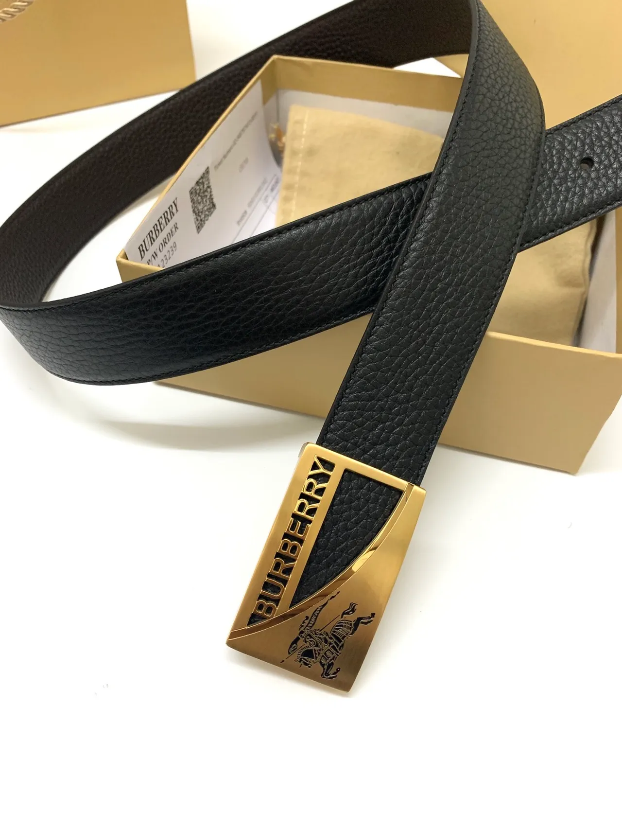 Burberry Knight কালো পেবল লেদার বেল্ট 8